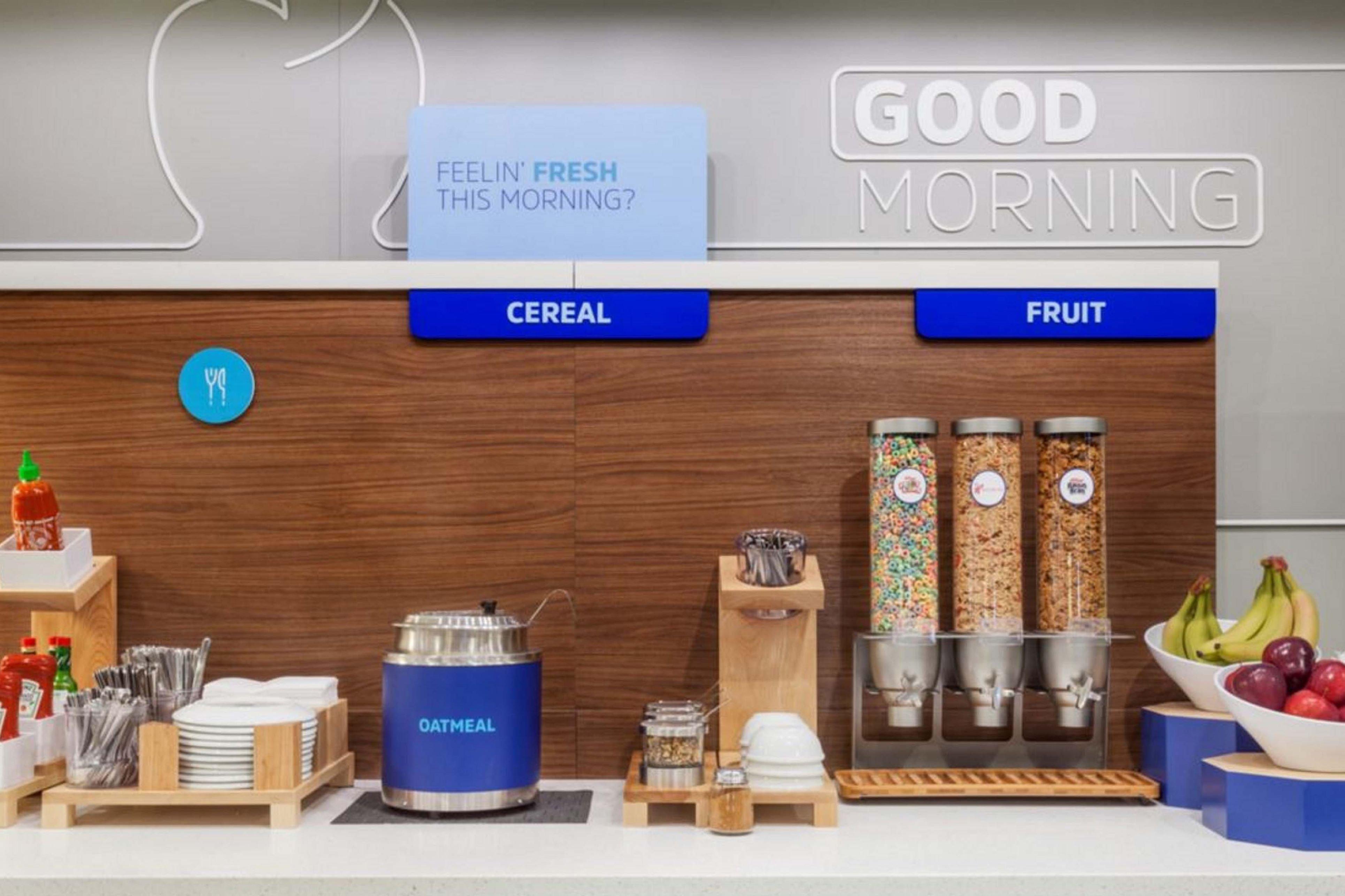 Holiday Inn Express & Suites - Madison By Ihg Exteriör bild