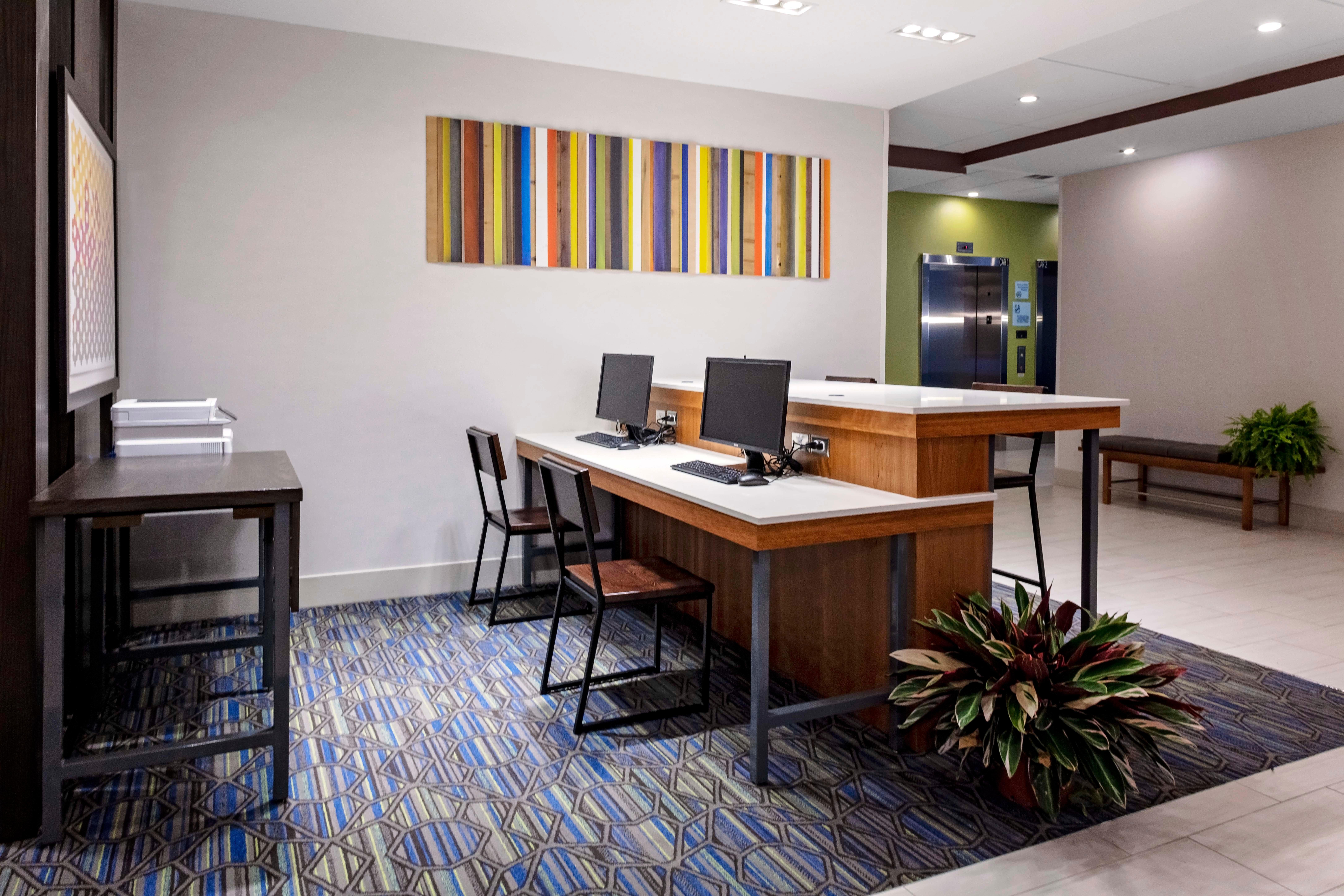 Holiday Inn Express & Suites - Madison By Ihg Exteriör bild