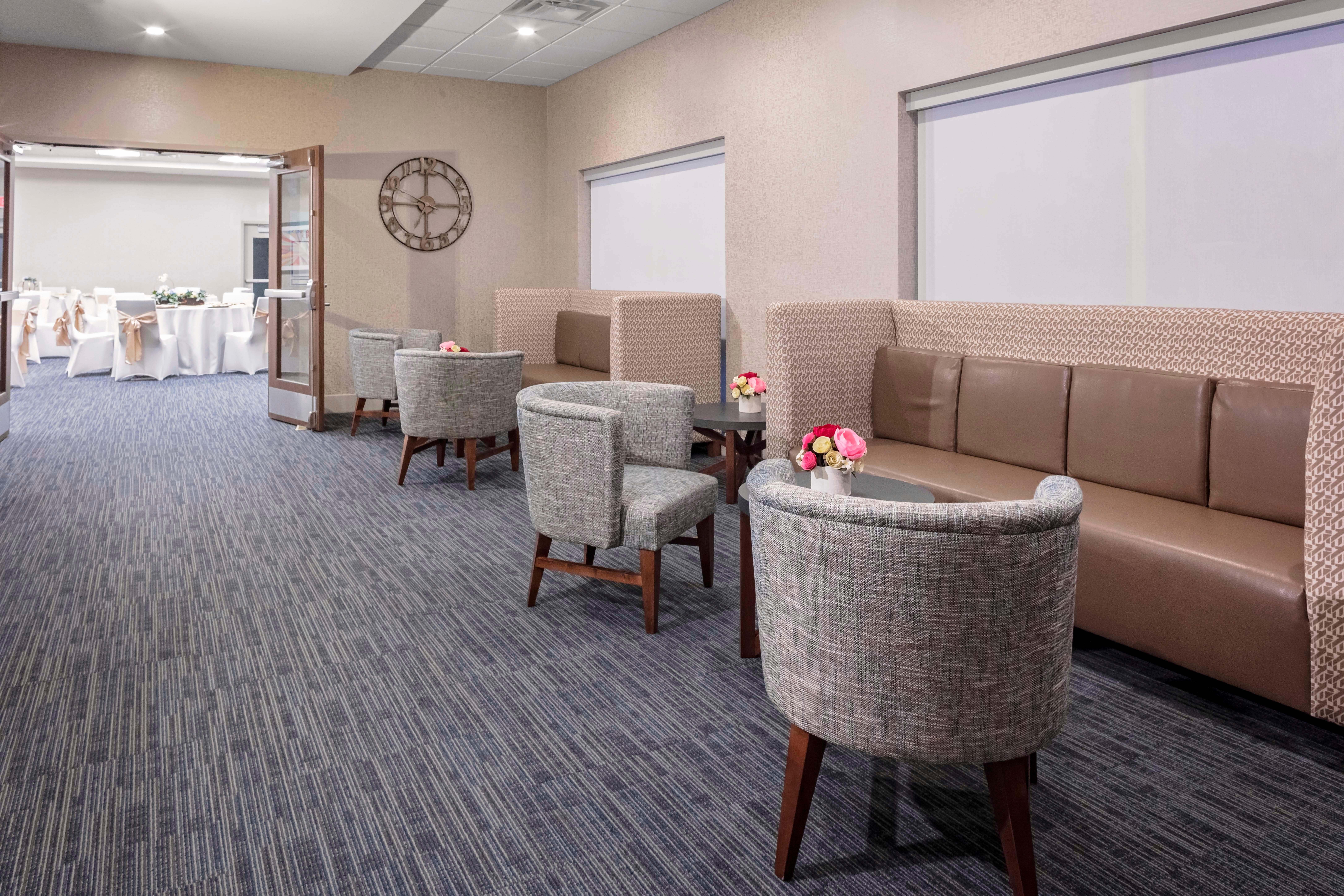 Holiday Inn Express & Suites - Madison By Ihg Exteriör bild